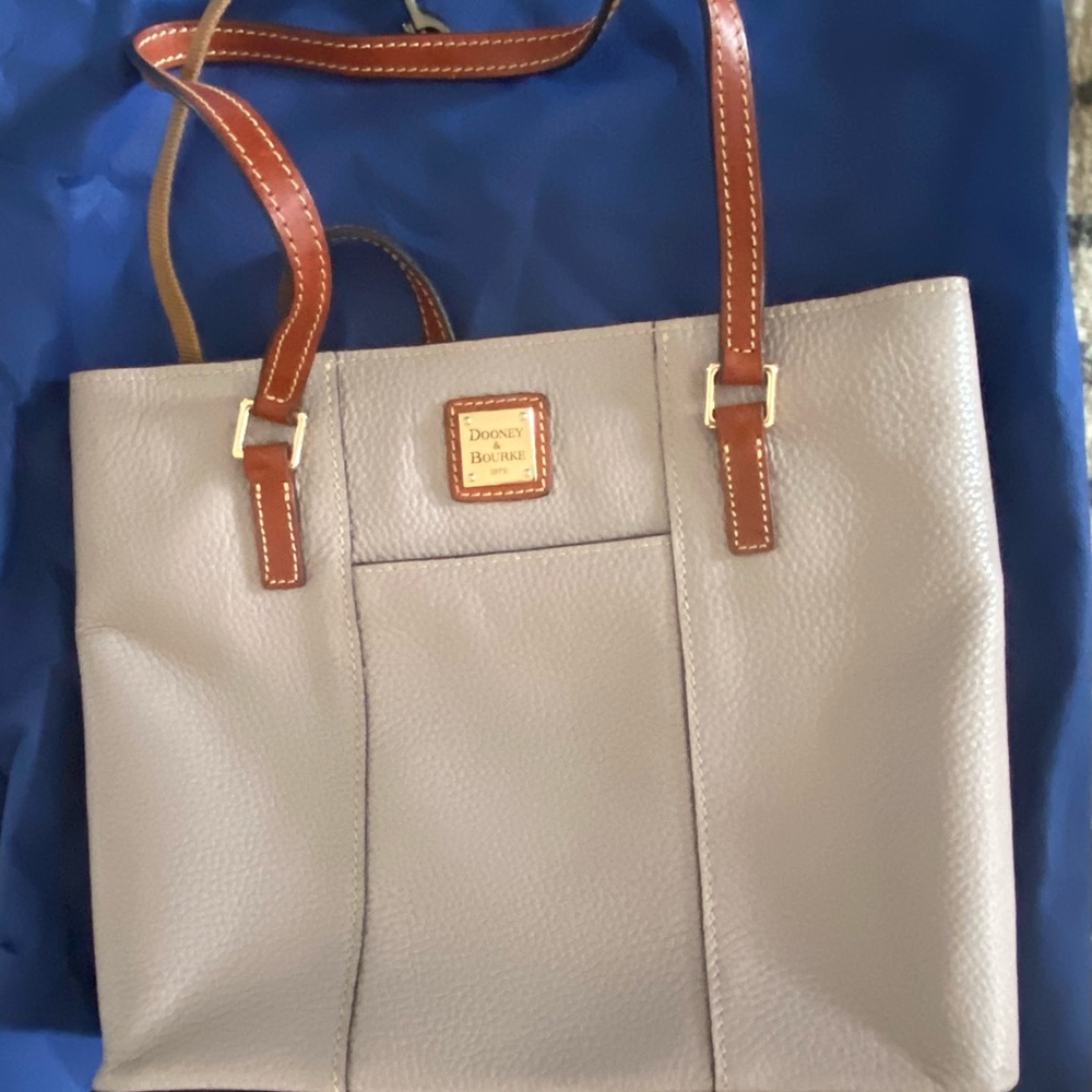 Small leather pebble Dooney and Bourke used